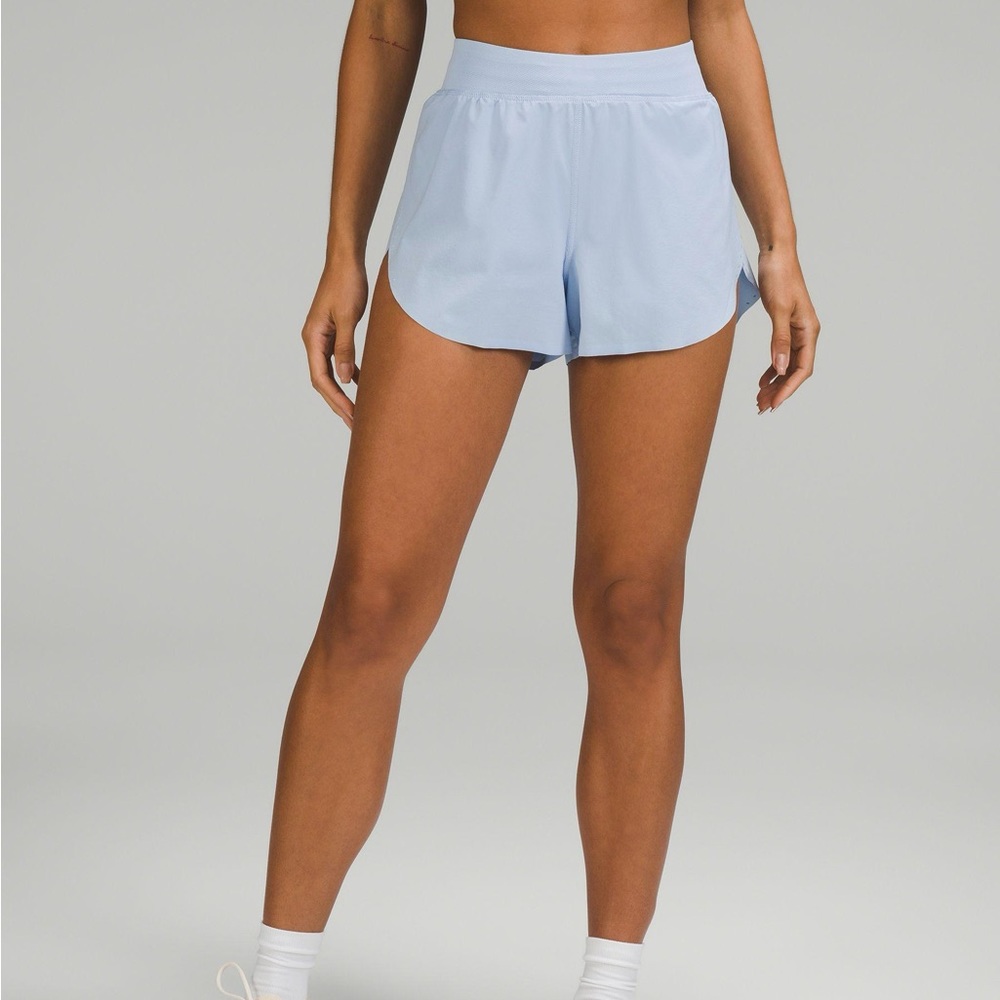 LIKE NEW Lululemon size 6 Find your pace high rise lined short 3” blue linen
